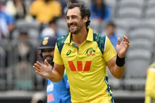 Starc’s 176.5kph delivery stuns fans but does not break speed record Starc’s 176.5kph delivery stuns fans but does not break speed record
