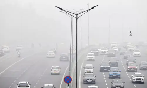 Toxic haze chokes Indian capital