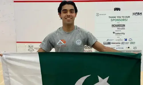 اسکواش اسٹار اشعب عرفان کا عالمی اسٹیج پر کمال ، پہلا پی ایس اے ٹائٹل جیت لیا