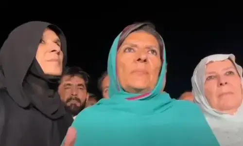 26 نومبر احتجاج کیس : علیمہ خان کے تیسری بار ناقابلِ ضمانت وارنٹ جاری