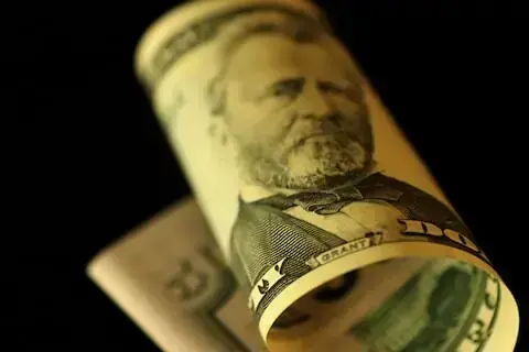 ڈالر کے مقابلے روپے کی قدر میں معمولی بہتری