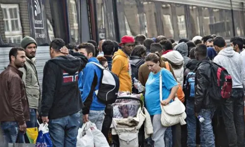 UK govt under scrutiny over soaring migrant arrivals