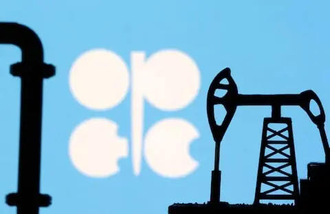 Oil falls 1% as investors assess Russia sanctions, OPEC+ output plans