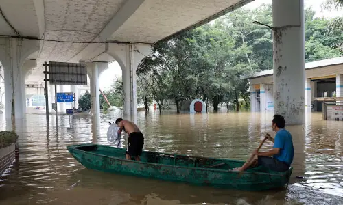 Floods kill at least 9, leave 5 missing in central Vietnam