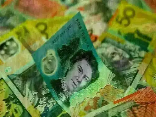 Aussie succumbs to dollar strength, but gains on kiwi