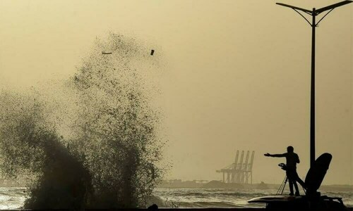 Weather system intensifies off Sindh coast: PDMA asks fishermen to suspend deep-sea activities