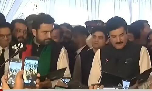 KP governor administers the oath of office to new CM