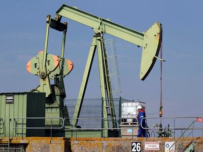 Oil prices drift lower
