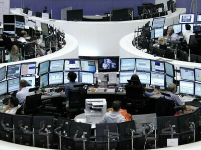 Europe&rsquo;s STOXX 600 closes at record high on energy boost