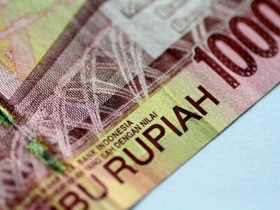 Asian currencies: Rupiah, won slide on US-China trade tensions