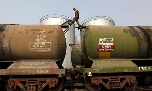 India poised to sharply cut Russian oil imports after sanctions