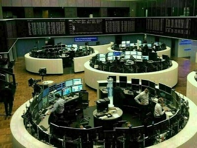 European shares close at record high on US data