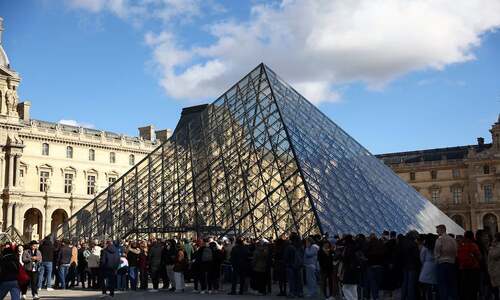 Suspects in Louvre jewel heist arrested near Paris