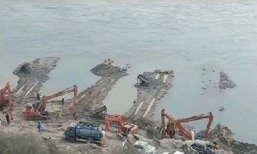KP bans &lsquo;gold mining&rsquo; along river banks