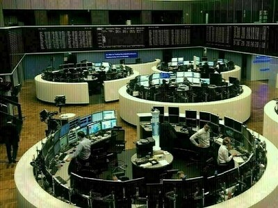 European shares pause at highs after earnings