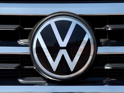 Volkswagen posts 1-billion-euro loss on tariffs, Porsche woes