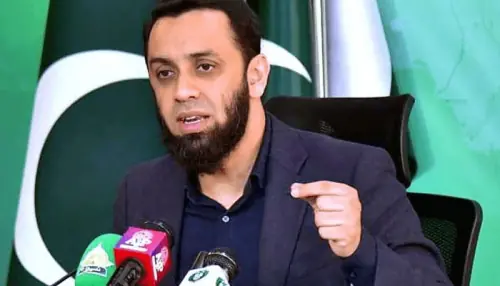 بھارتی خفیہ ایجنسیوں کیلئے کام کرنے والا پاکستانی ماہی گیر گرفتار کر لیا، عطا تارڑ