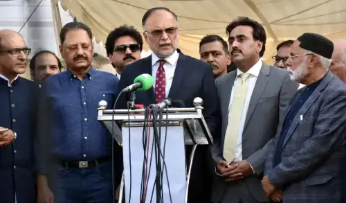 گرین لائن منصوبے کا دوسرا مرحلہ ایک سال میں مکمل ہوجائے گا ، احسن اقبال