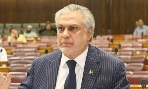 اسحاق ڈار کی حکومت سے 27ویں آئینی ترمیم پہلے سینیٹ میں پیش کرنے کی درخواست
