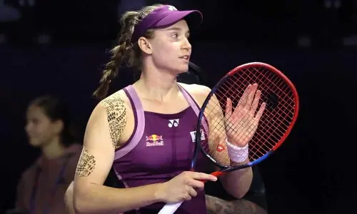 Rybakina dominates Alexandrova after Keys withdrawal at WTA Finals