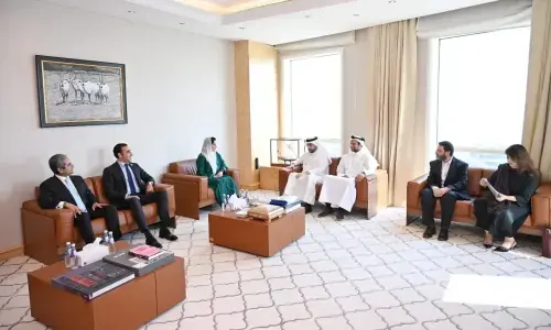 پاکستان اور قطر میں سرمایہ کاری کے فروغ، خصوصاً توانائی اور ٹیکنالوجی کے شعبوں میں تعاون بڑھانے پر تبادلہ خیال