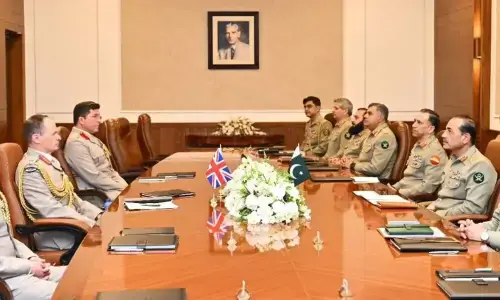 برطانوی فوج کے سربراہ کی آرمی چیف سے ملاقات ، علاقائی سلامتی اور دفاعی تعاون پر گفتگو