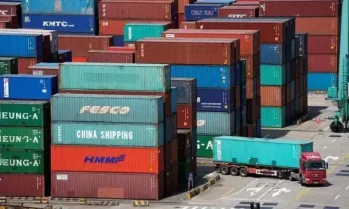 Govt moves to ease Port Qasim congestion with new unloading, berthing measures