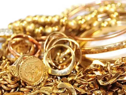 Gold price per tola sheds Rs600 in Pakistan