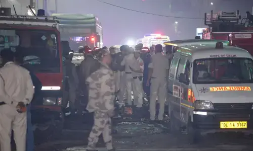 بھارت : دارالحکومت نئی دہلی میں لال قلعہ کے قریب دھماکا، 8 افراد ہلاک