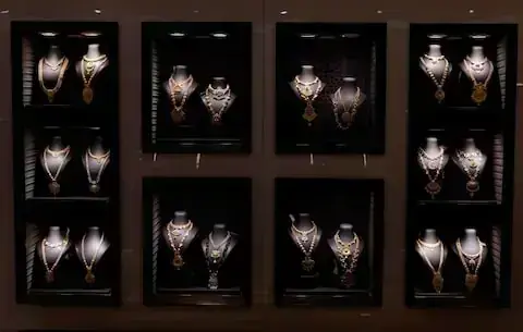 Gold price per tola gains 8,300 in Pakistan