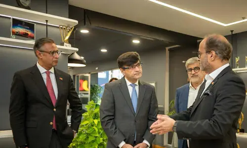 DPC Board chief, SBP Dy Governor visit JazzCash Experience Lounge