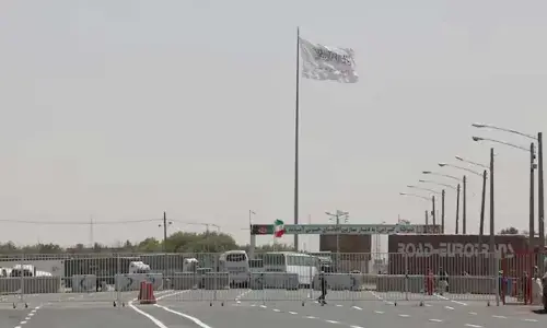 پاکستان کی سرحد بند ، افغانستان نے تجارتی راہیں ایران کی طرف موڑ دیں