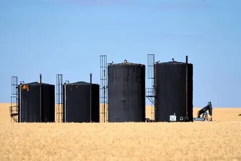 Oil prices ease after loadings resume at Russian export hub