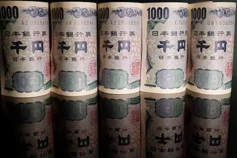 Yen on defensive, dollar firms as traders dial back Fed rate cut bets Yen on defensive, dollar firms as traders dial back Fed rate cut bets