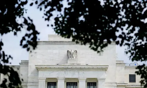 US Fed official defends easing of bank oversight as concerns mount US Fed official defends easing of bank oversight as concerns mount