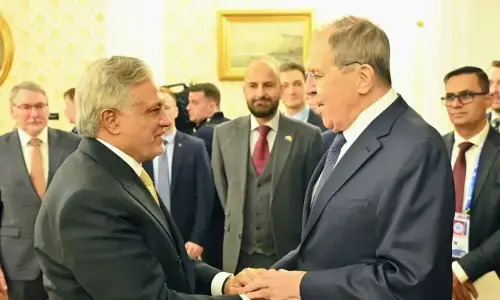 ڈپٹی وزیر اعظم اسحاق ڈار اور روسی وزیر خارجہ کا دوطرفہ تعلقات میں مثبت پیش رفت پر اظہارِ اطمینان