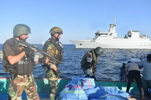 پاکستان نیوی کا بحیرہ عرب میں آپریشن ، کروڑوں مالیت کی منشیات ضبط