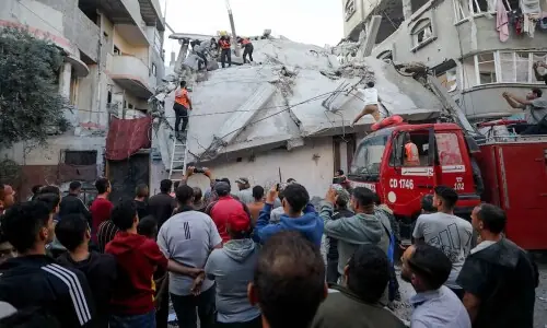غزہ میں اسرائیلی فضائی حملوں میں 14 فلسطینی شہید
