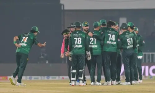 Pakistan cruise into T20 Tri-Series final with 69-run victory over Zimbabwe