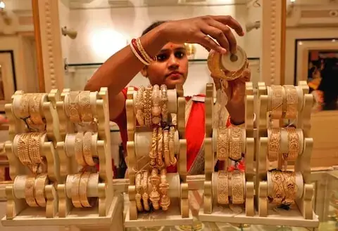 Gold price per tola remains stable in Pakistan