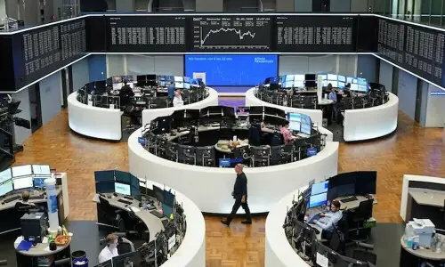 European shares recover as US rate-cut hopes lift sentiment; Ukraine talks in focus