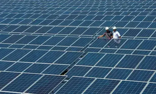 India&rsquo;s clean energy ministry urges power regulator to defer stricter green power rules