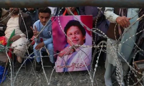 PTI urges govt to clarify rumours about Imran Khan&rsquo;s well-being