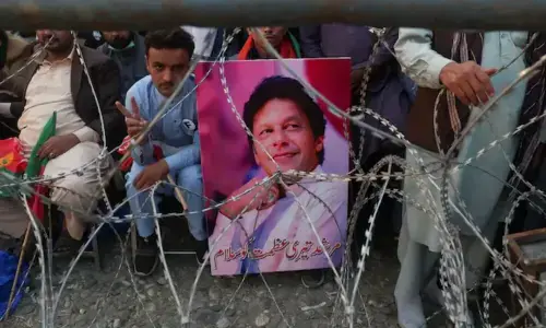 پی ٹی آئی کا عمران خان کی صحت سے متعلق افواہوں پر حکومت سے فوری وضاحت کا مطالبہ