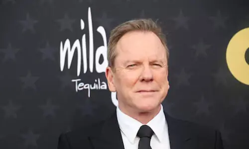 Kiefer Sutherland gets a Christmas glow up in &lsquo;Tinsel Town&rsquo;