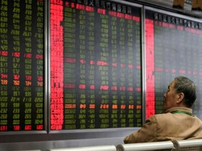 China stocks end week lower as investors lock in gains