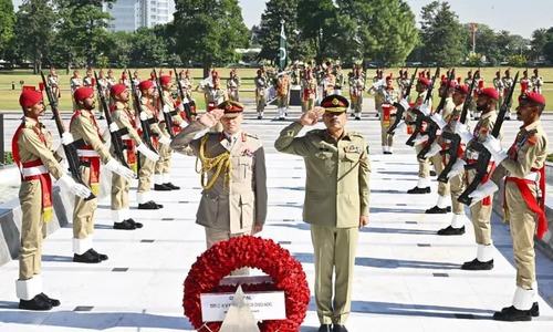 War against terrorism: UK army chief praises Pak army for its sacrifices