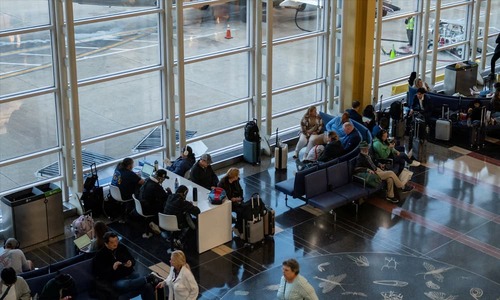 US flight delays, cancellations accelerate as air traffic controller shortages surge