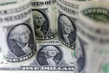 Dollar gains against euro, yen