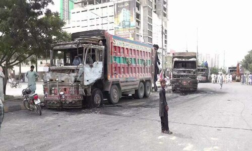 Ban imposed on dumpers, water tankers in Karachi: DIG